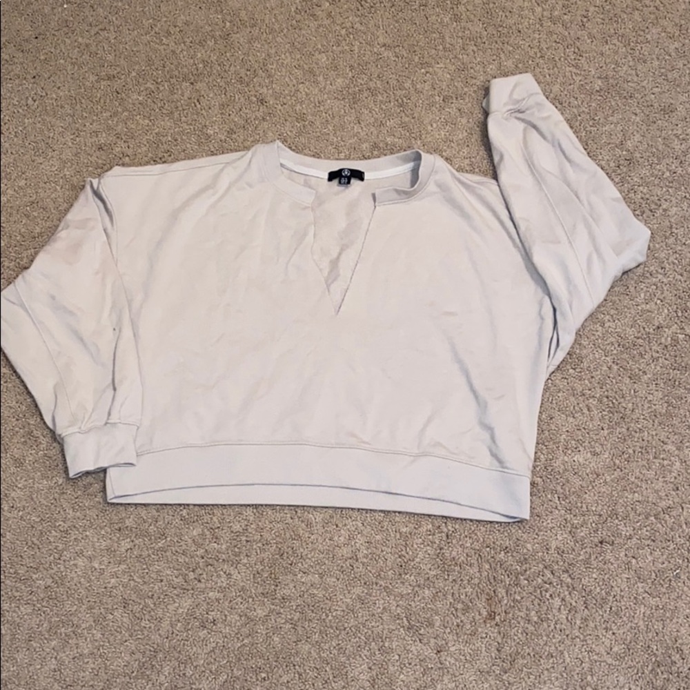 Deep V Cropped pull-over - Picture 2 of 6
